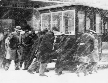 Stuck in snow in Rattray Street