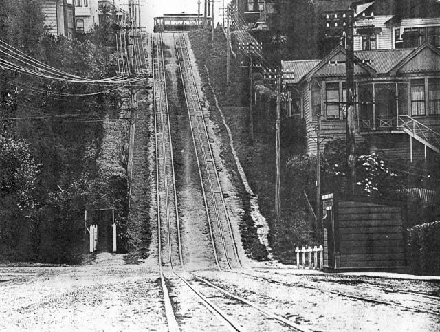 Maori Hill electric tram on High Street - Roslyn