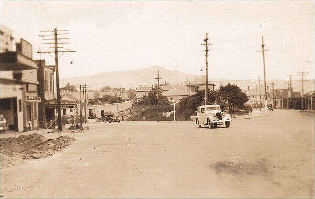 Some Roslyn shops c1948
